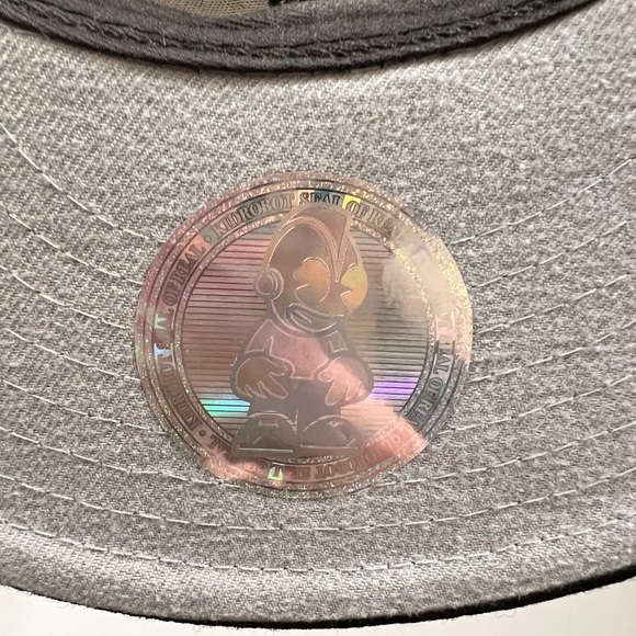 Kidrobot Hat - Logo Face - Black and Grey - Picture 4 of 4